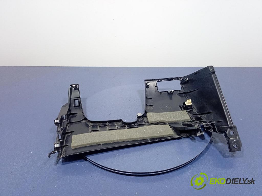 Mazda 3 2015 kryt Plast: Interiéry: BJS764281