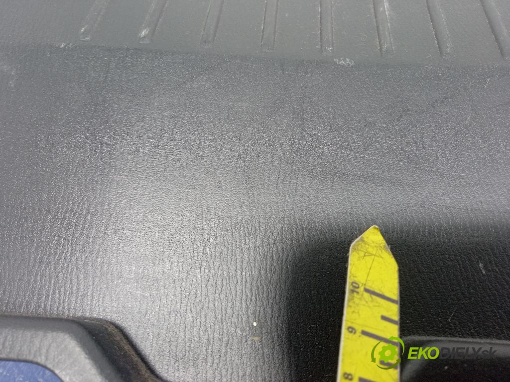 Mazda 3 2015 lišta kufra: BJS7-6889X