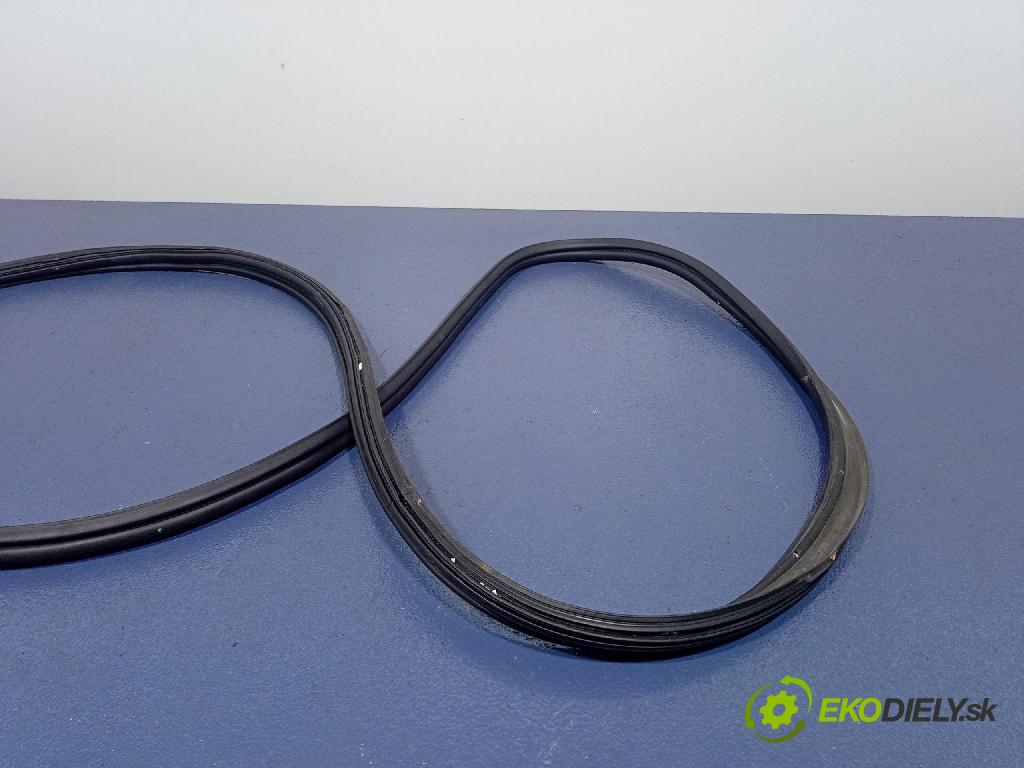 Mazda 3 2015 Těsnění: Kryty: kufra: 