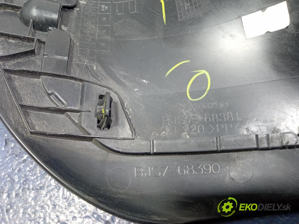 Mazda 3 2015 kryt Plast: Interiéry: