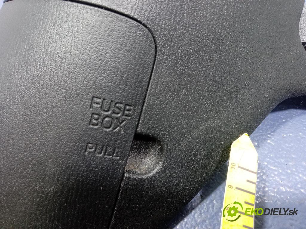 Mazda 3 2015 kryt Plast: Interiéry: