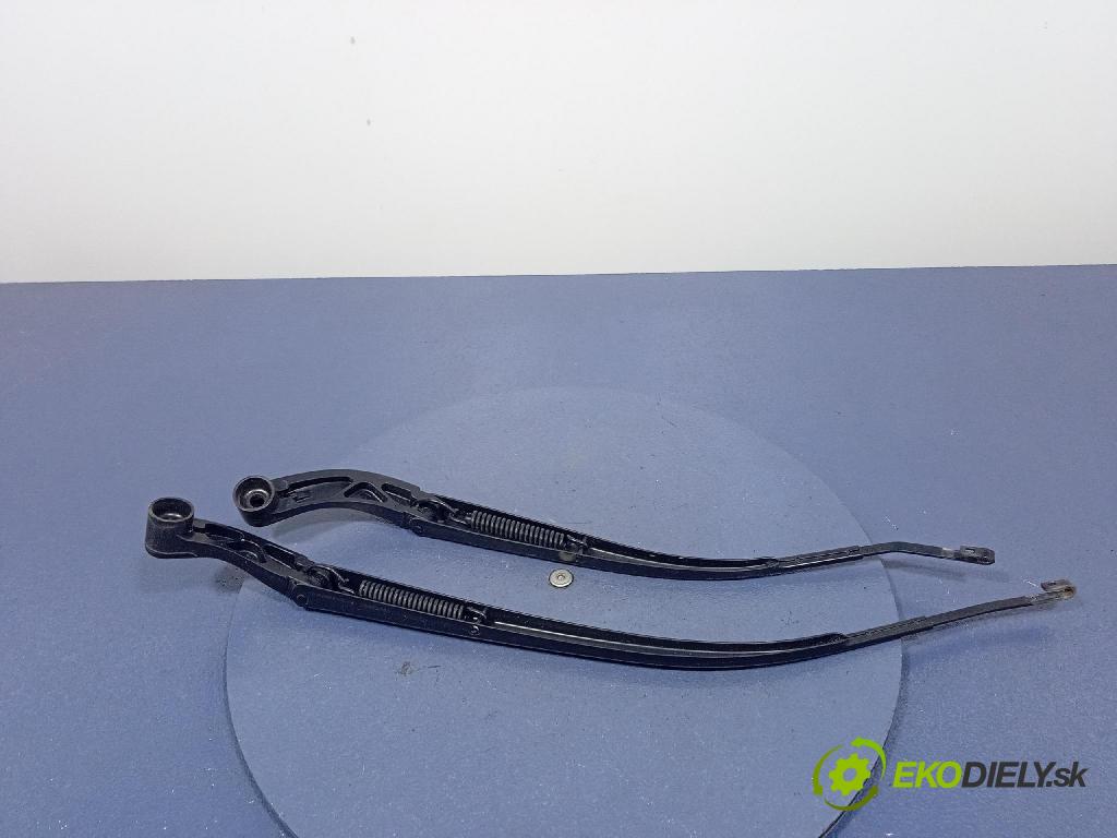 Mazda 3 2015 Rameno: Stierače: Predné