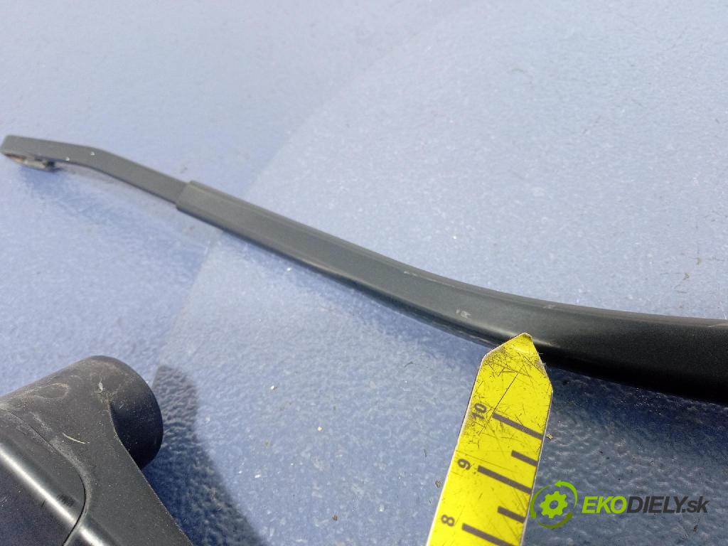 Mazda 3 2015 Rameno: Stierače: Predné