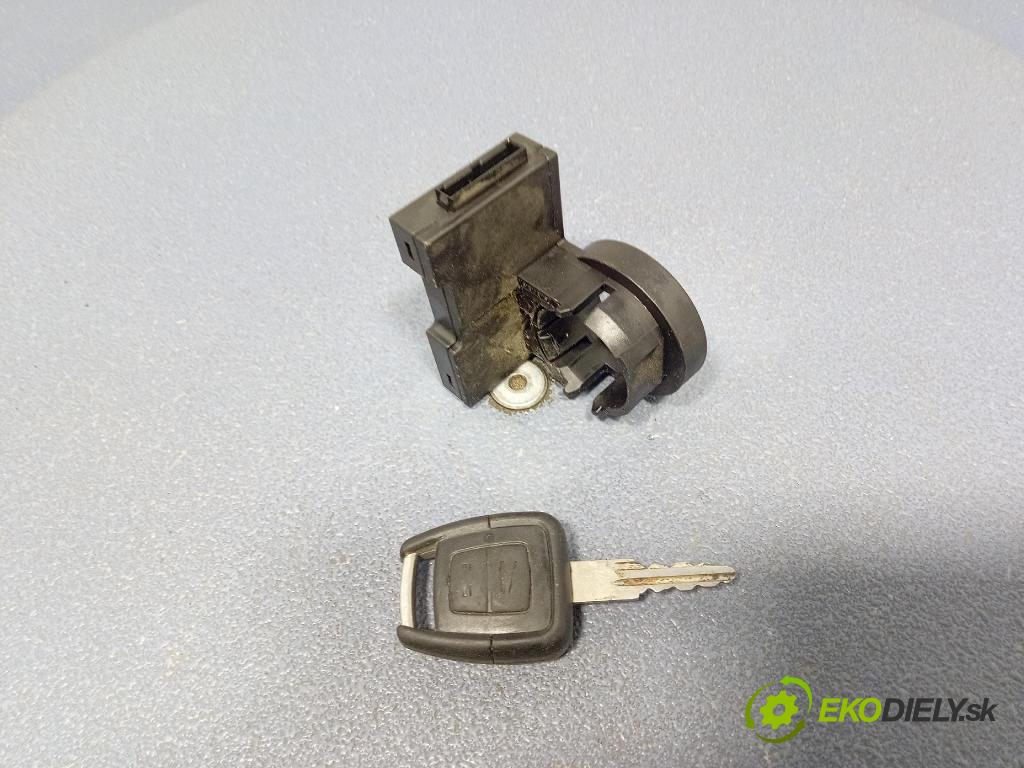 Opel Zafira 2000 riadiaca jednotka Motor: 90582539