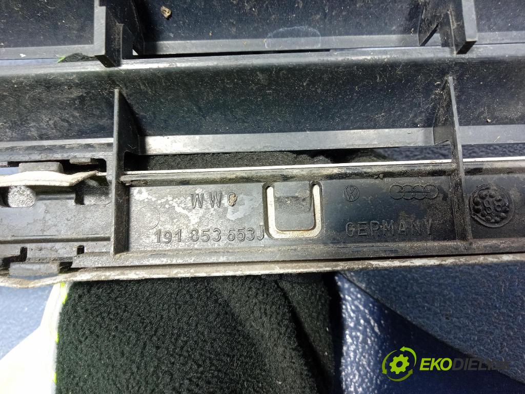 Vw Golf 1989 miežka / Gril: 191853653J
