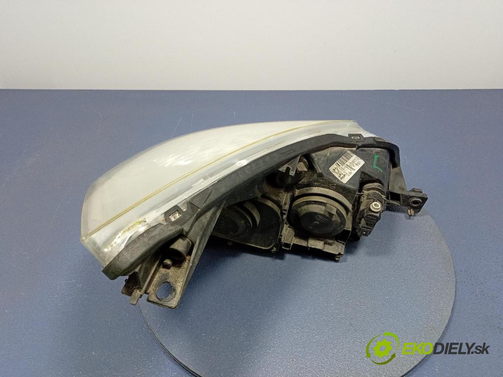 Renault Espace 2007 Reflektor: Vľavo: 8200394702