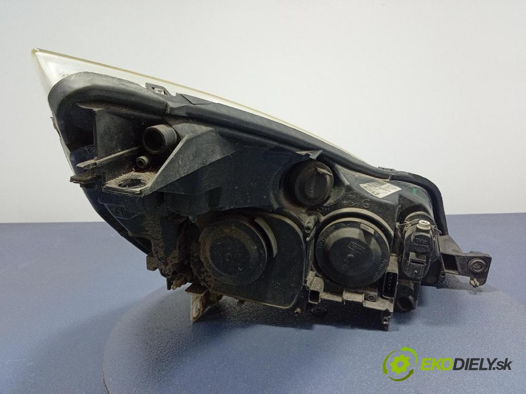 Renault Espace 2007 Reflektor: Vľavo: 8200394702