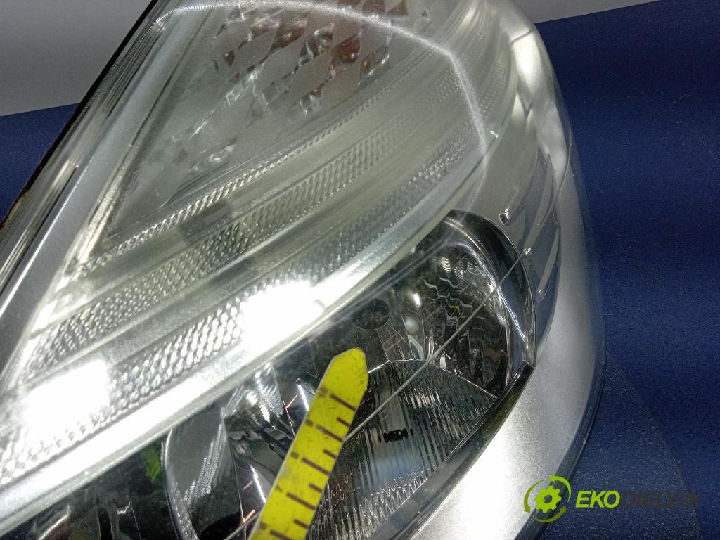 Renault Espace 2007 Reflektor: Vľavo: 8200394702