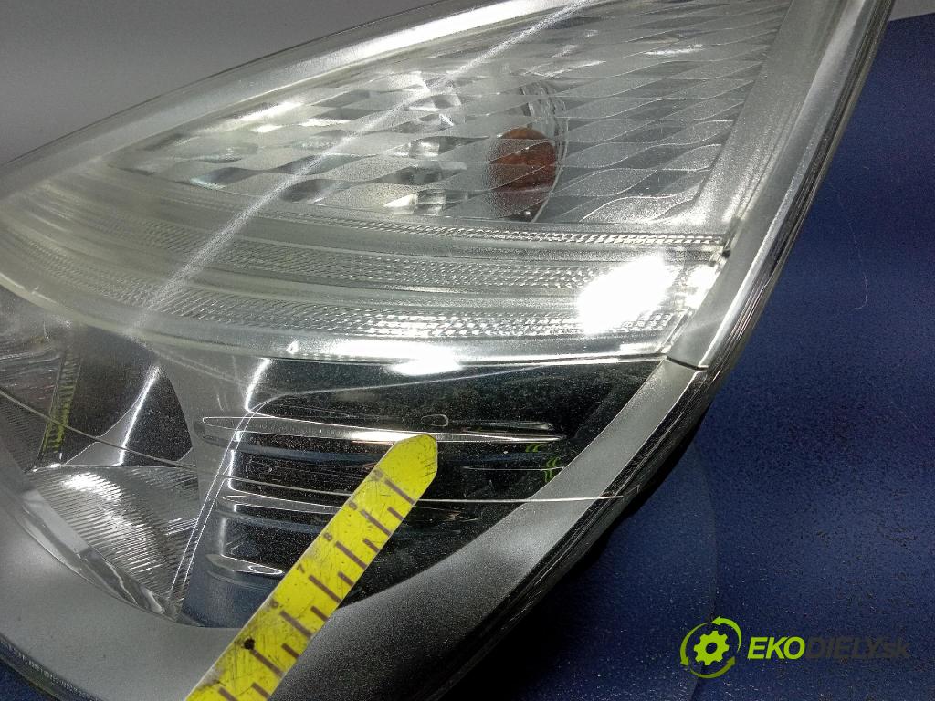 Renault Espace 2007 Reflektor: Vľavo: 8200394702