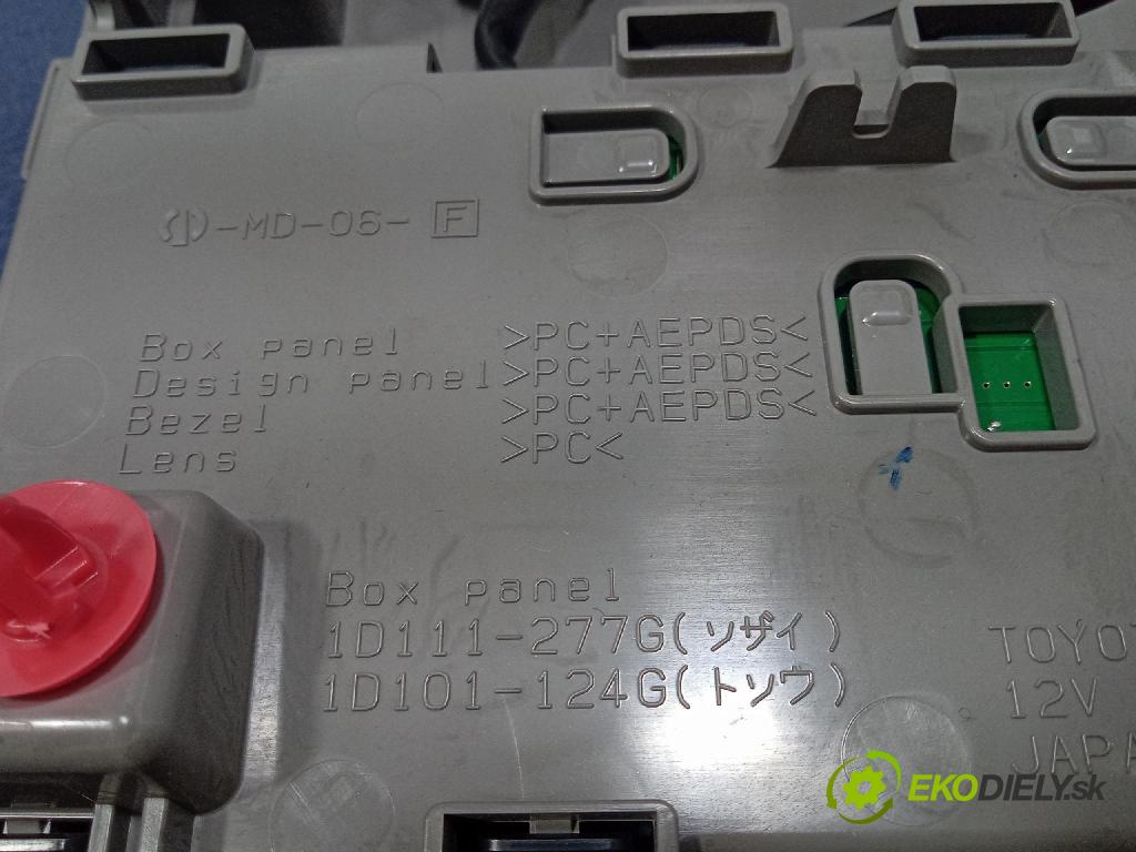 Toyota Camry 2020 Svietidlá: Vnútri: 1D111-277G