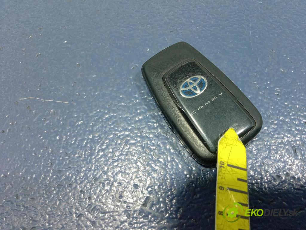 Toyota Camry 2020 Spínač zapaľovania: