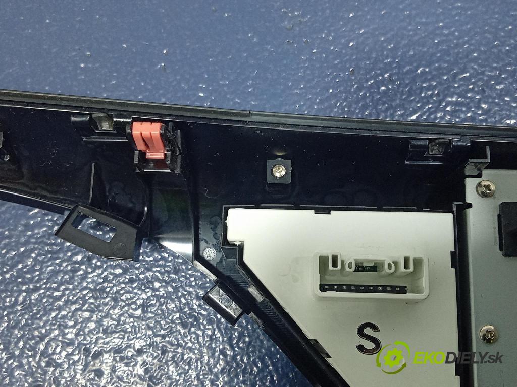 Toyota Camry 2020 Radio I Navigácia: 86140-33C80