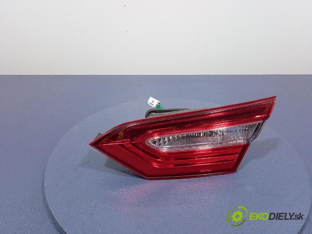 Toyota Camry 2020 svetlo / reflektor zad Prava: Vnútri: 33-240