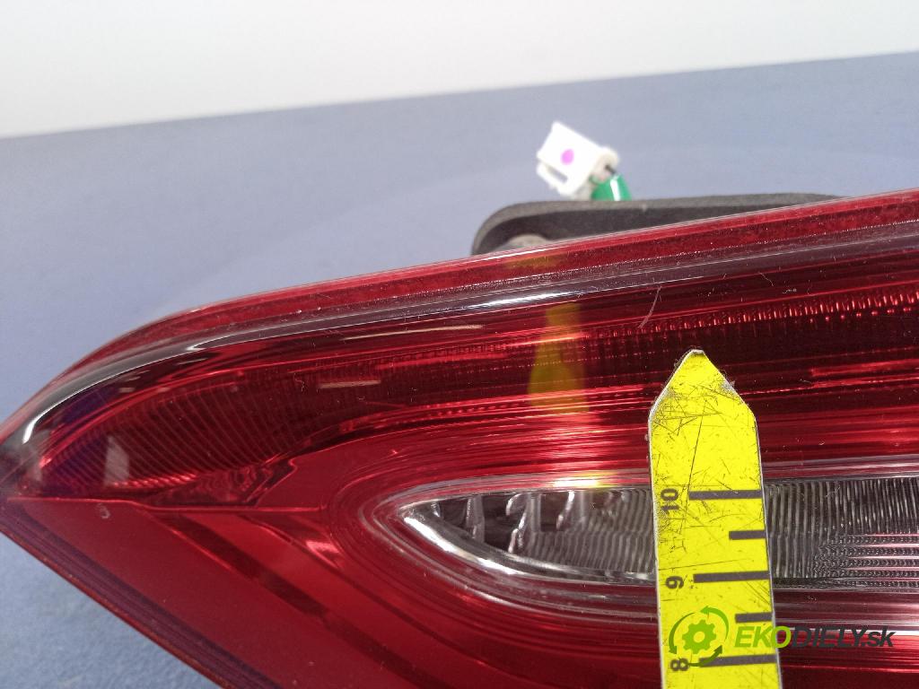 Toyota Camry 2020 svetlo / reflektor zad Prava: Vnútri: 33-240