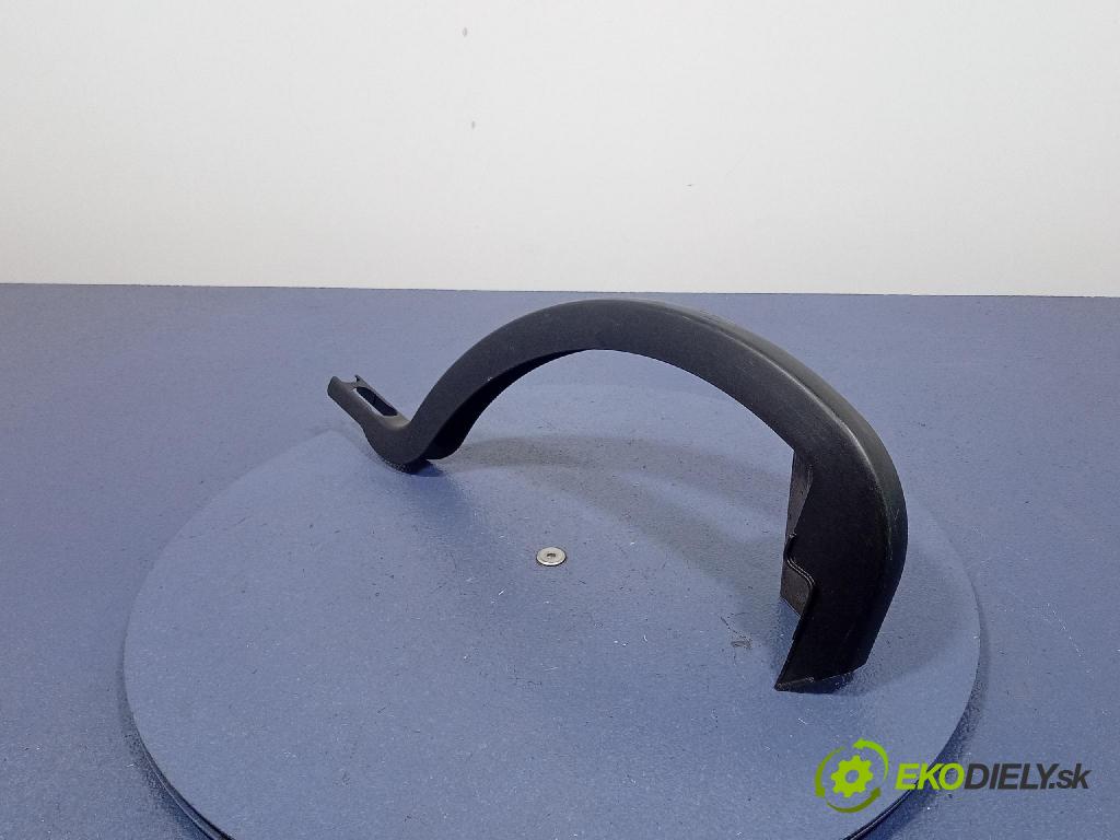 Toyota Camry 2020 kryt Plast: Interiéry: 64571-33070
