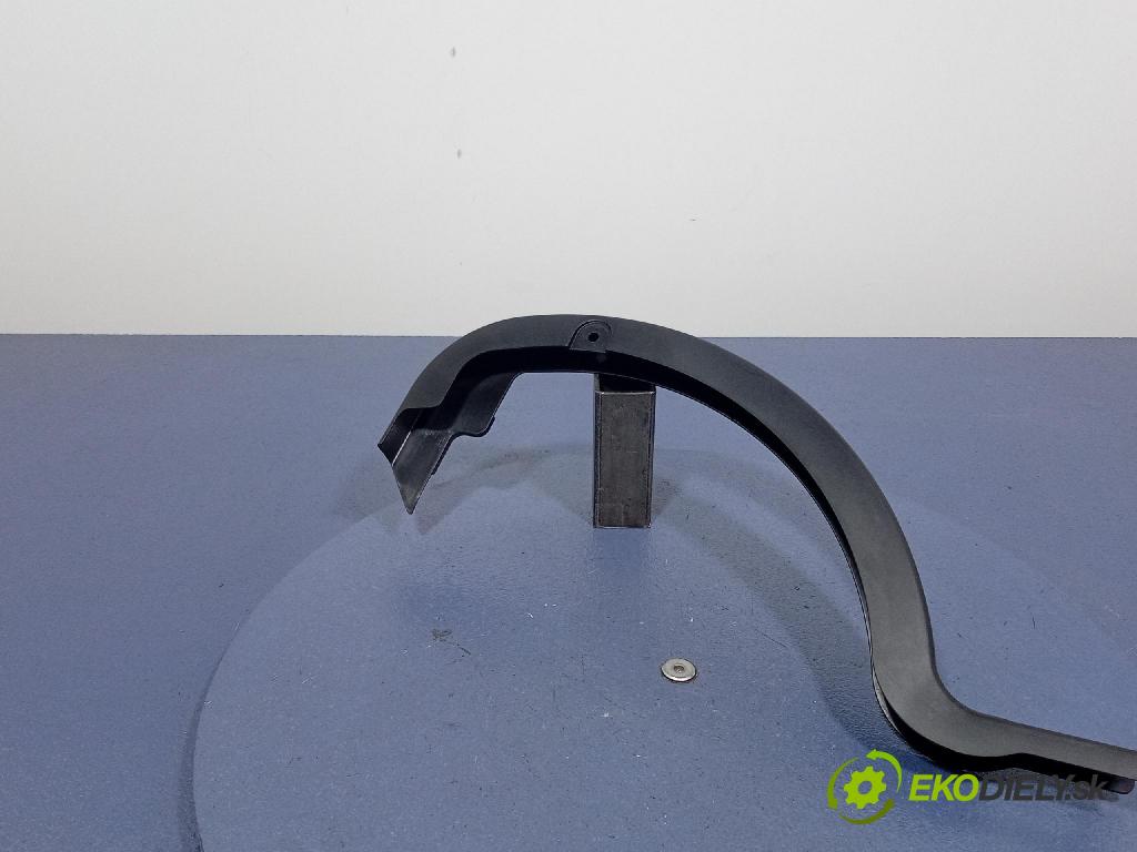 Toyota Camry 2020 kryt Plast: Interiéry: 64571-33070