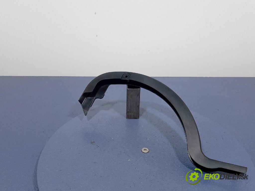 Toyota Camry 2020 kryt Plast: Interiéry: 64571-33070