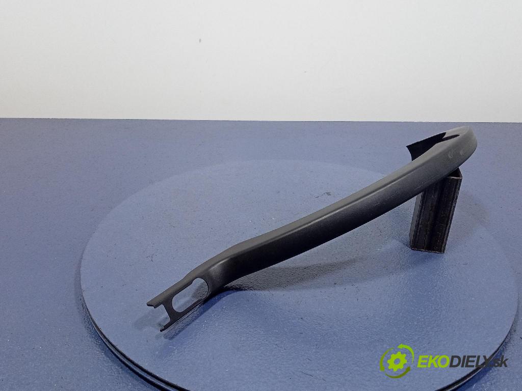 Toyota Camry 2020 kryt Plast: Interiéry: 64571-33070