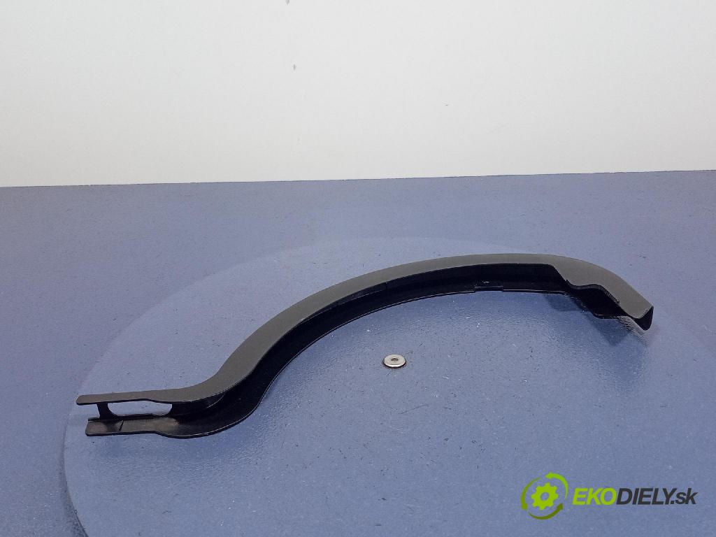 Toyota Camry 2020 kryt Plast: Interiéry: 64571-33070