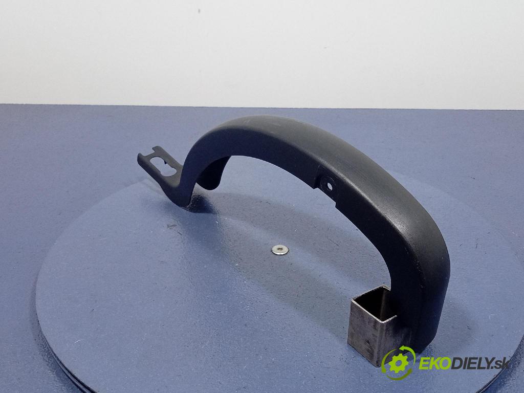 Toyota Camry 2020 kryt Plast: Interiéry: 64572-33050