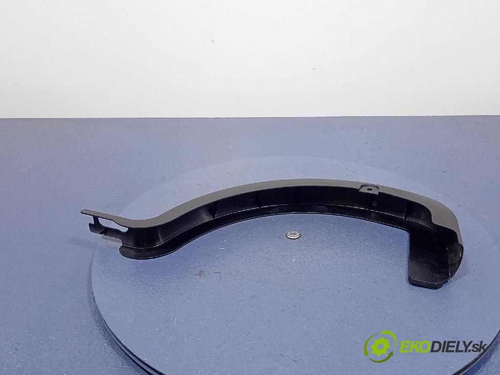 Toyota Camry 2020 kryt Plast: Interiéry: 64572-33050
