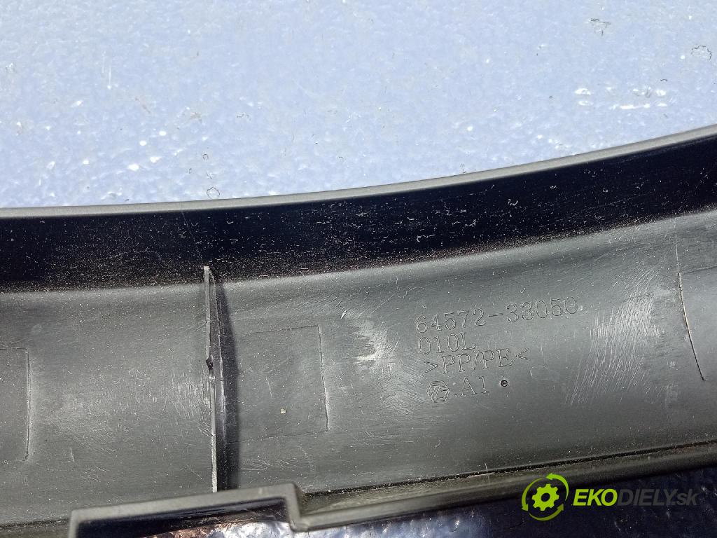 Toyota Camry 2020 kryt Plast: Interiéry: 64572-33050