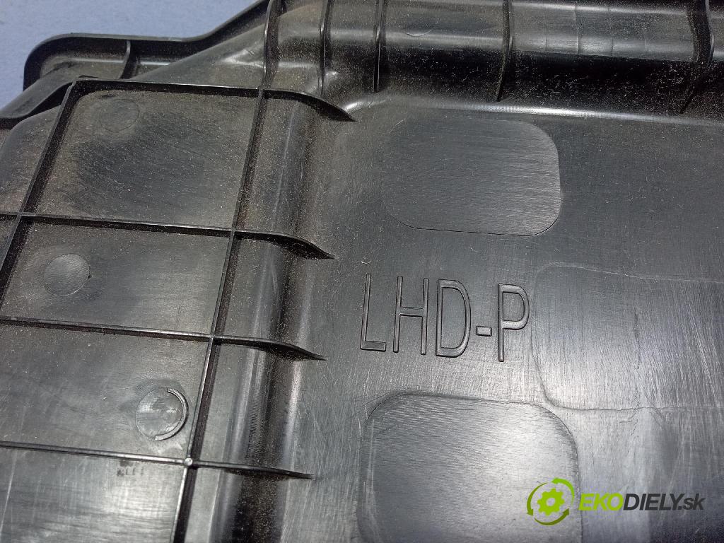 Toyota Camry 2020 kryt Plast: Interiéry: 55642-33170