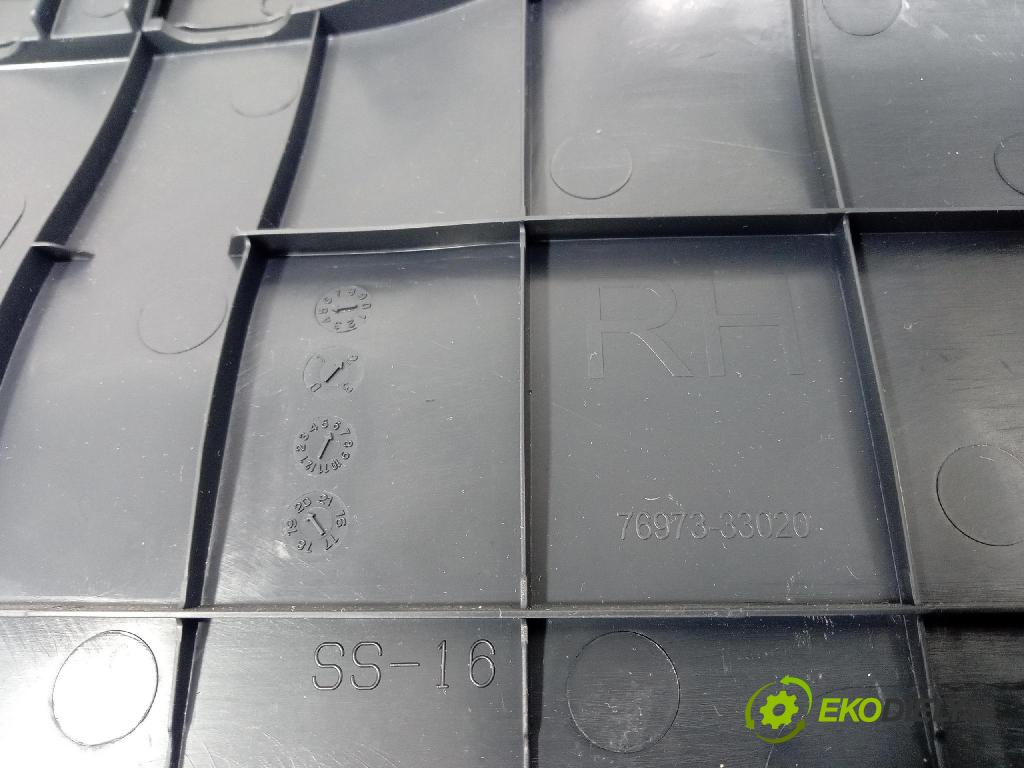Toyota Camry 2020 kryt Plast: Interiéry: 76973-33020