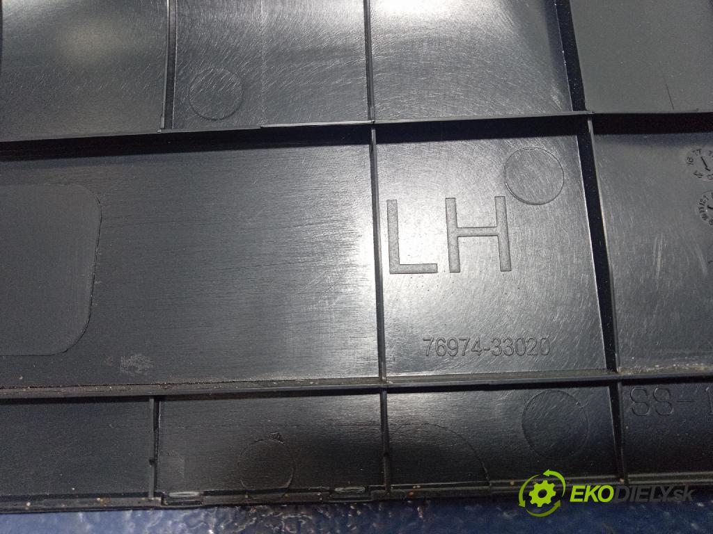 Toyota Camry 2020 kryt Plast: Interiéry: 76974-33020