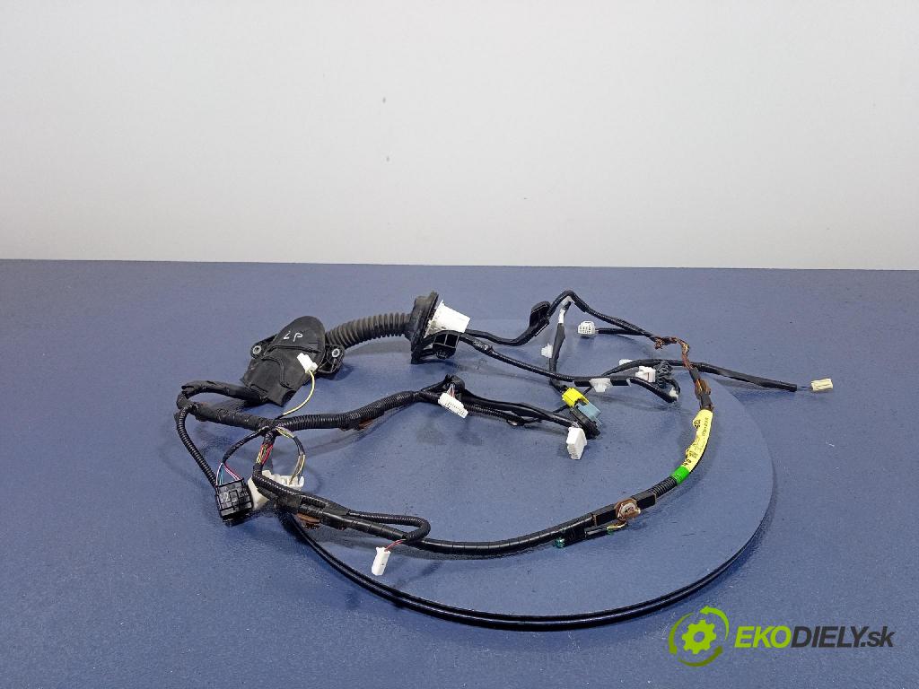 Toyota Camry 2020 inštalácia Elektrický: 8215233J20
