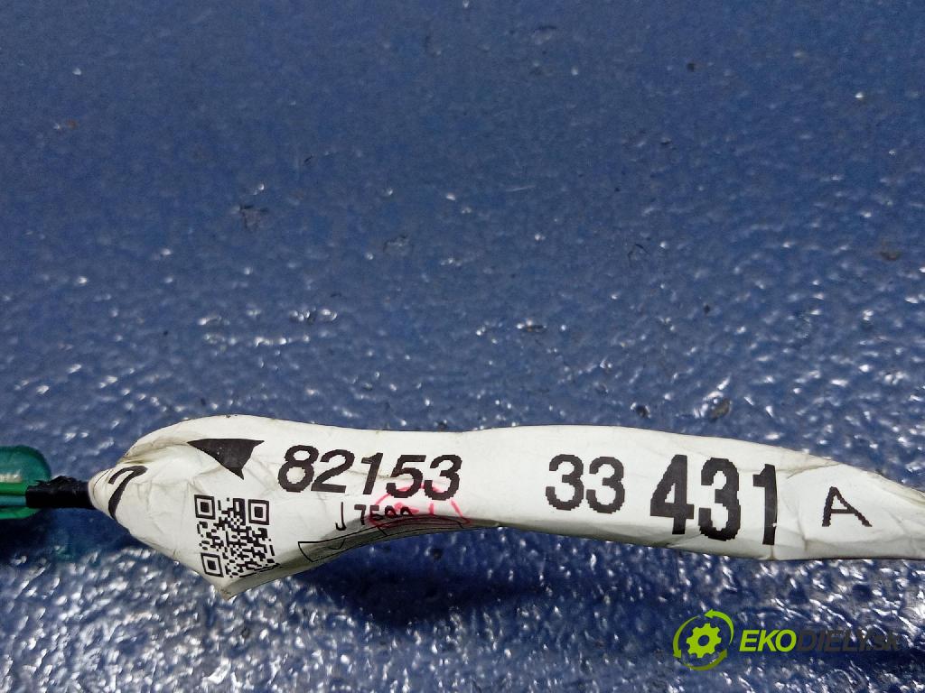 Toyota Camry 2020 inštalácia Elektrický: 8215333431A