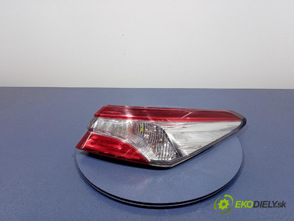Toyota Camry 2020 svetlo / reflektor zad Prava: Vonkajsia: