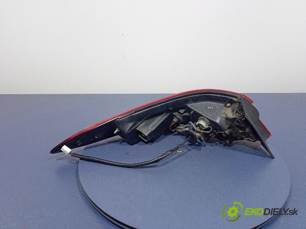 Toyota Camry 2020 svetlo / reflektor zad Prava: Vonkajsia: