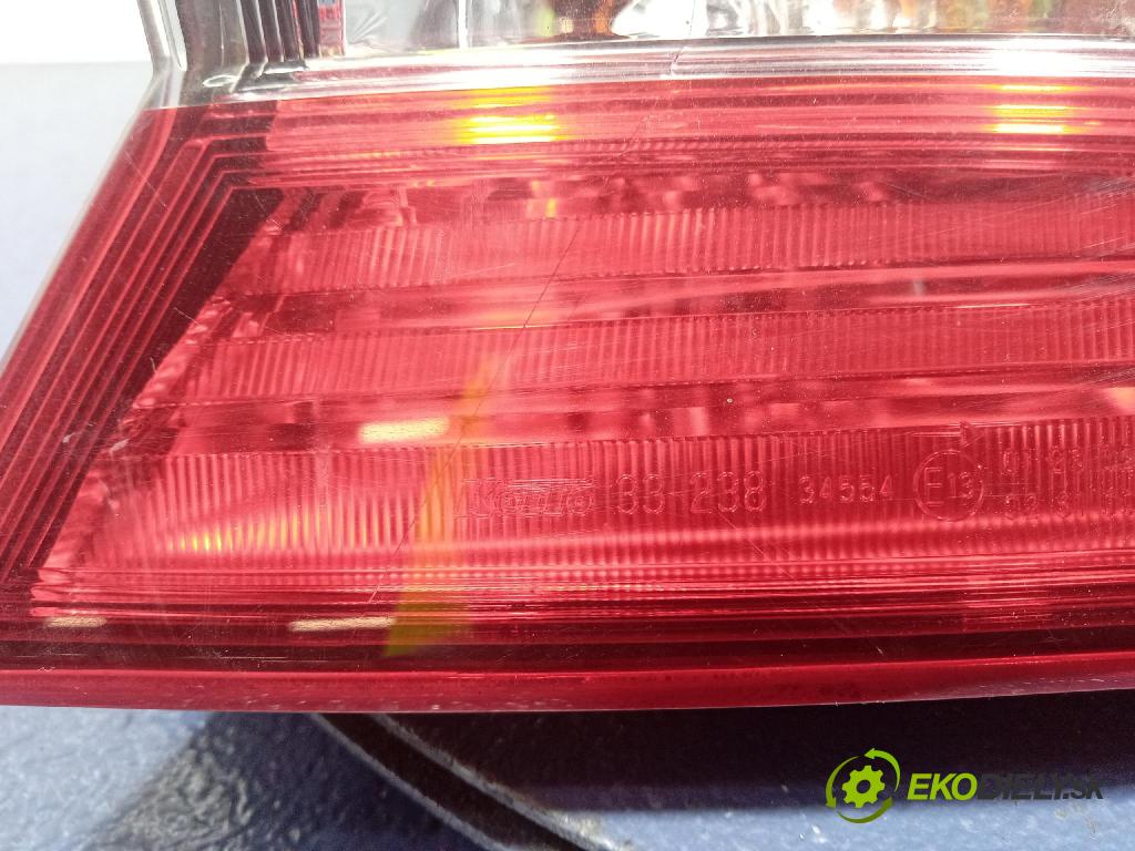 Toyota Camry 2020 svetlo / reflektor zad Prava: Vonkajsia:
