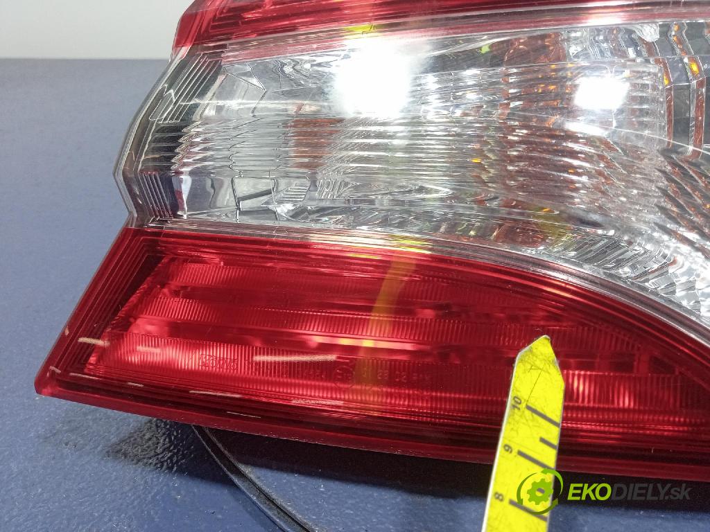 Toyota Camry 2020 svetlo / reflektor zad Prava: Vonkajsia: 