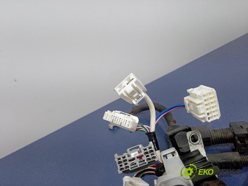 Toyota Camry 2020 inštalácia Elektrický: 21-33F11A