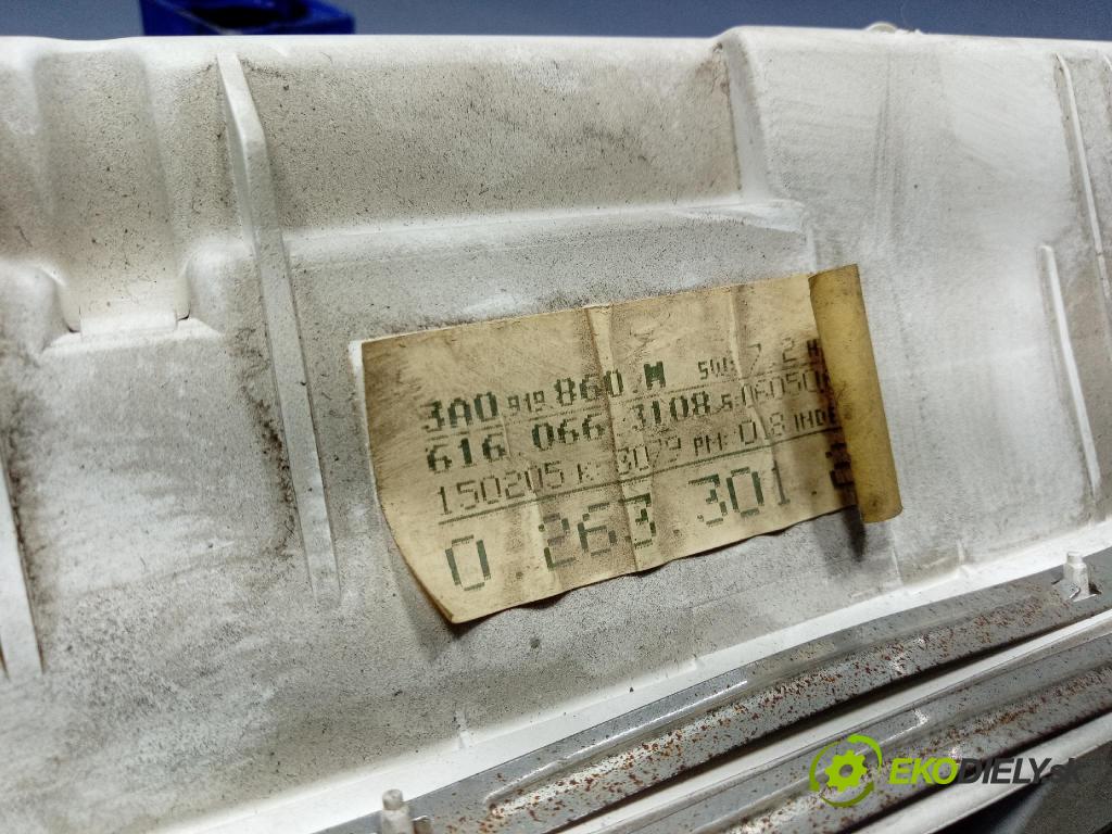 Volkswagen Passat 1995 prístrojovka/ budíky 3A0919860