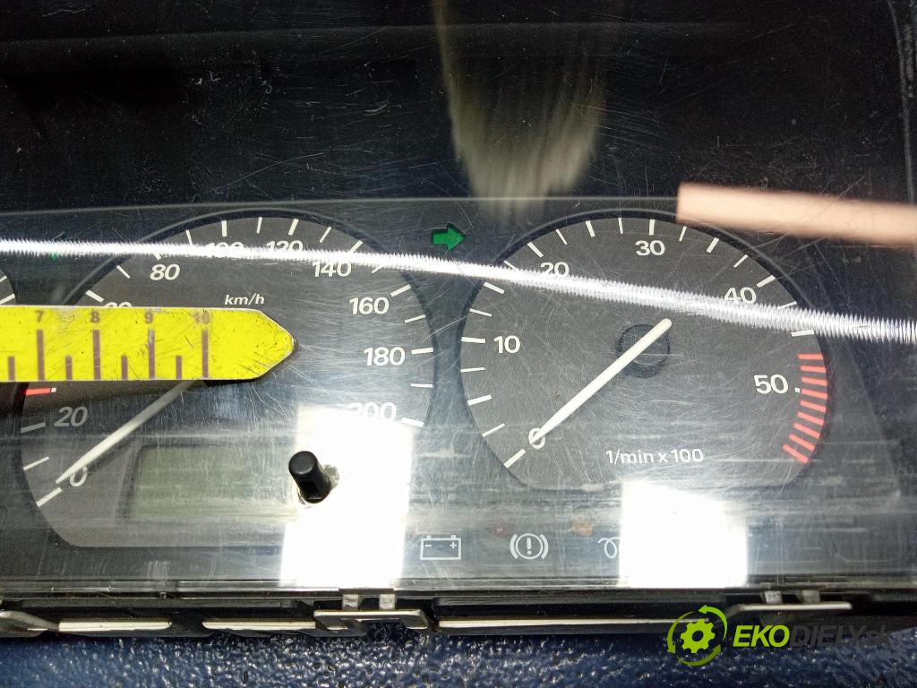 Volkswagen Passat 1995 prístrojovka/ budíky 3A0919860
