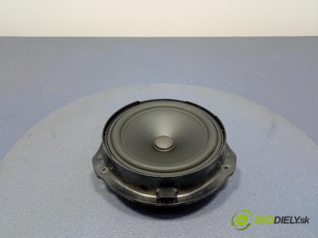 Mercedes E-klasa 0 Reproduktor / Subwoofer:
