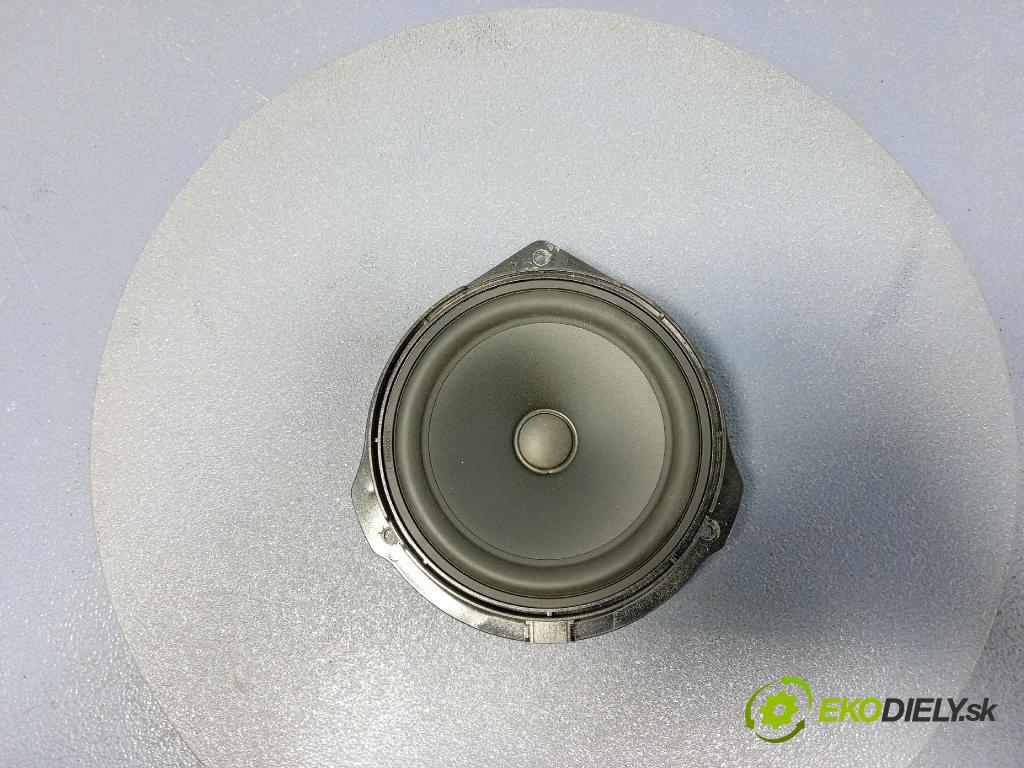 Mercedes E-klasa 0 Reproduktor / Subwoofer: