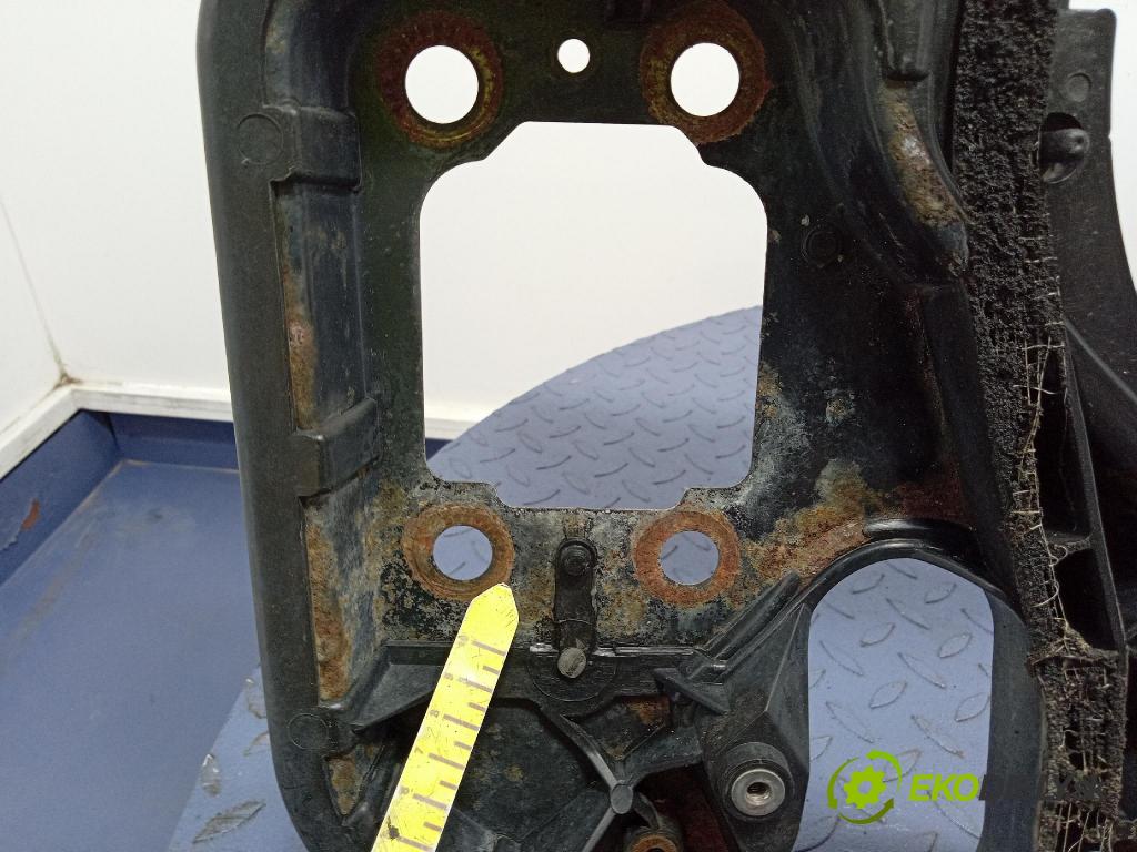 Audi A6 2005 výstuha Predné: / pas predný 4F0805594