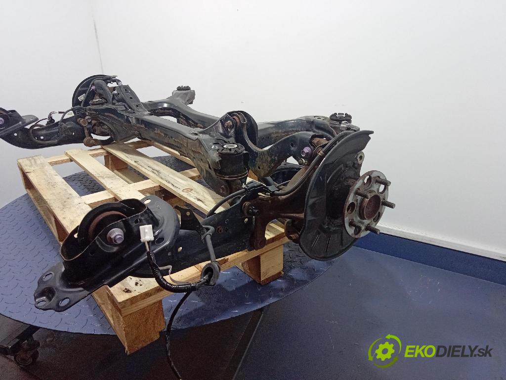 Toyota Camry 2020 výstuha Pozastavenia: zad