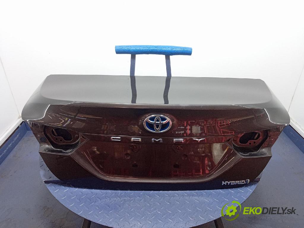 Toyota Camry 2020 zadna dveře kufra: kufra: