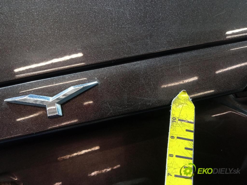 Toyota Camry 2020 zadna dveře kufra: kufra: