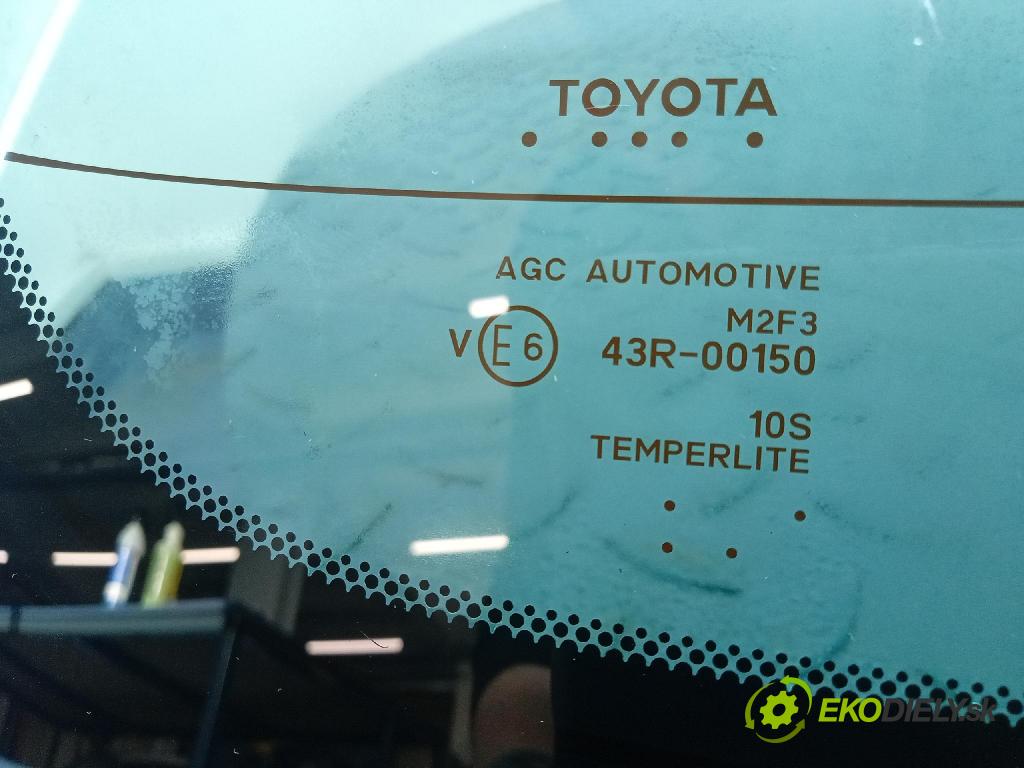 Toyota Camry 2020 sklo zadna