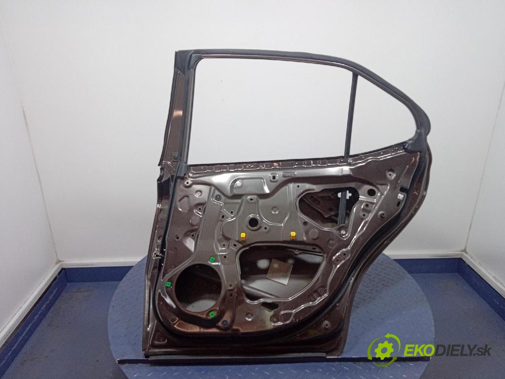 Toyota Camry 2020 dvere zad pravé