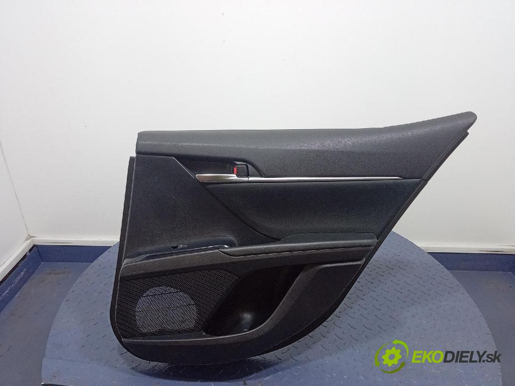 Toyota Camry 2020 Čalounictví: dvere zad Prava: