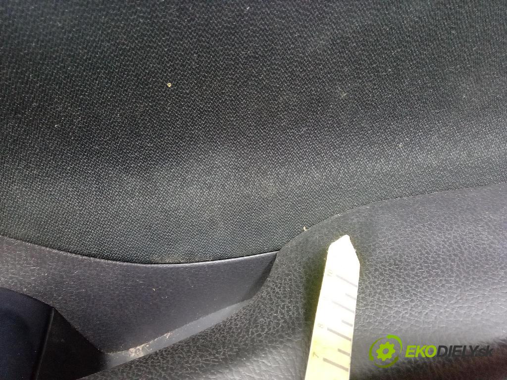 Toyota Camry 2020 Čalounictví: dvere Predné Prava: