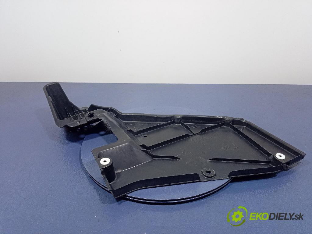 Toyota Camry 2020 kryt Plast: podvozek: 58398-33070