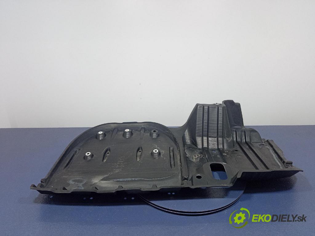 Toyota Camry 2020 kryt Plast: podvozek: 57628-33120